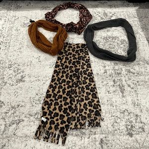 3 Infinity scarves 1 Leopard